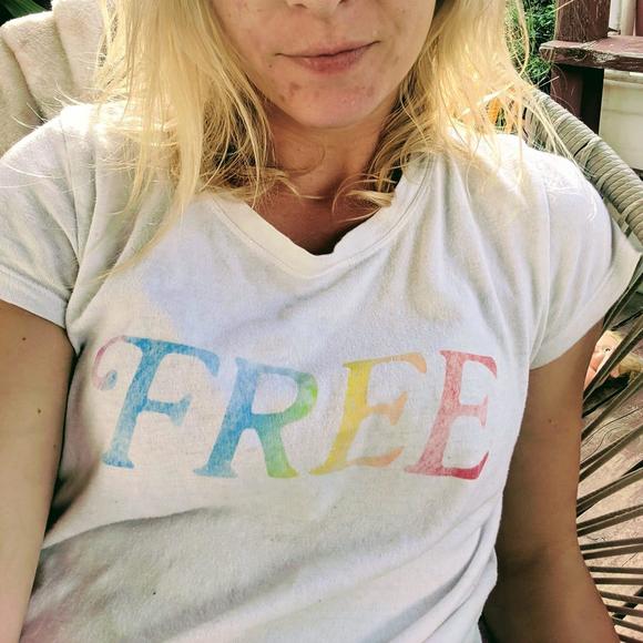 Meet your Posher, Nicole - Picture 1 of 1